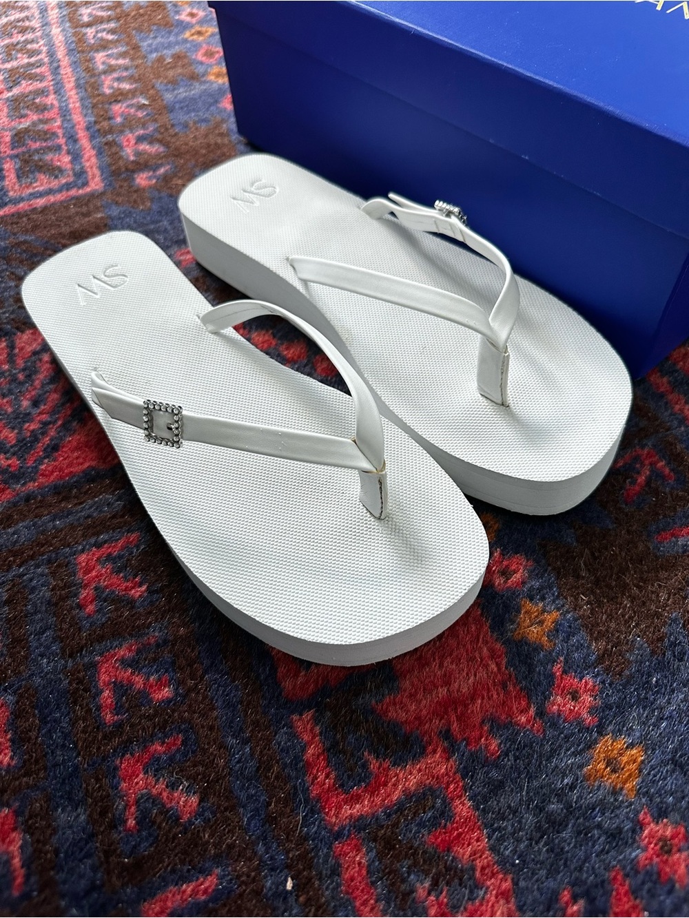 Stuart Weitzman Crystal Thong Flatform White Sandal- Women Size 8 - Picture 2 of 5
